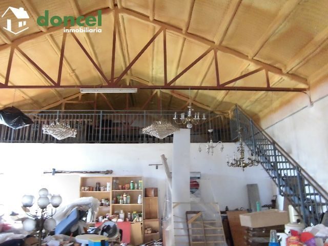Inmobiliaria Doncel, vende, CHALET en MIGUELTURRA sobre parcela de 4.000 m2. distribuido en cuatro dormitorios y dos baños, dispone de cocina amueblada, amplio salón, porche, calefacción de gasóleo, c — Foto 14