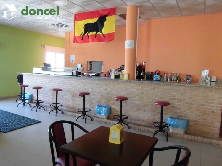 150214/2437217.- BAR/BOLERA EN VILLARRUBIA DE LOS OJOS de 280 m2. útiles, sobre parcela de 560 m2., todos los servicios y dotaciones en el entorno dispone de licencia para su funcionamiento, tiene tre — Foto 9