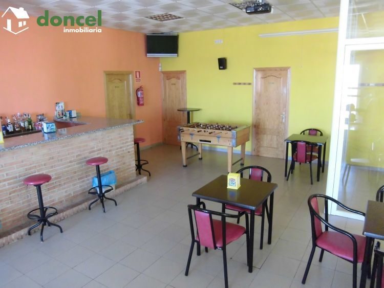 150214/2437217.- BAR/BOLERA EN VILLARRUBIA DE LOS OJOS de 280 m2. útiles, sobre parcela de 560 m2., todos los servicios y dotaciones en el entorno dispone de licencia para su funcionamiento, tiene tre — Foto 3