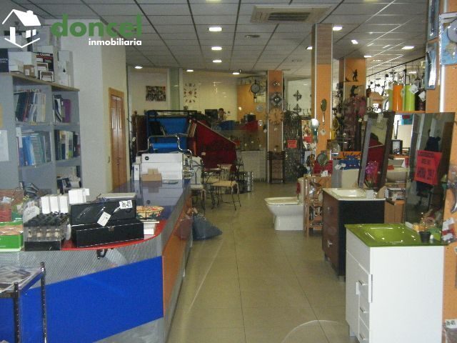 140717/1128904.- AMPLIO LOCAL en Ciudad Real ubicado muy próximo al Parque Juan Pablo II, acceso rádido al centro en 3 minutos y faciles salidas a autovías y poligono industrial. Se encuentra completa — Foto 1
