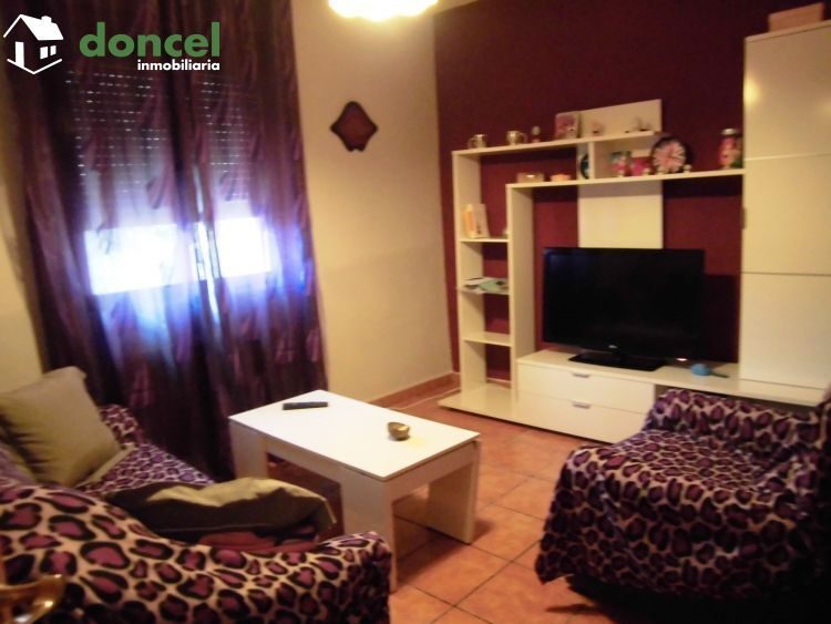 Inmobiliaria Doncel, vende, CASA AISLADA EN ZONA POBLACHUELA DE CIUDAD REAL, excelente zona a unos minutos del centro de la ciudad, distribuida y en seis dependencias y cuatro baños, sobre parcela de  — Foto 10