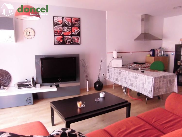 Inmobiliaria Doncel, vende, CASA AISLADA EN ZONA POBLACHUELA DE CIUDAD REAL, excelente zona a unos minutos del centro de la ciudad, distribuida y en seis dependencias y cuatro baños, sobre parcela de  — Foto 7