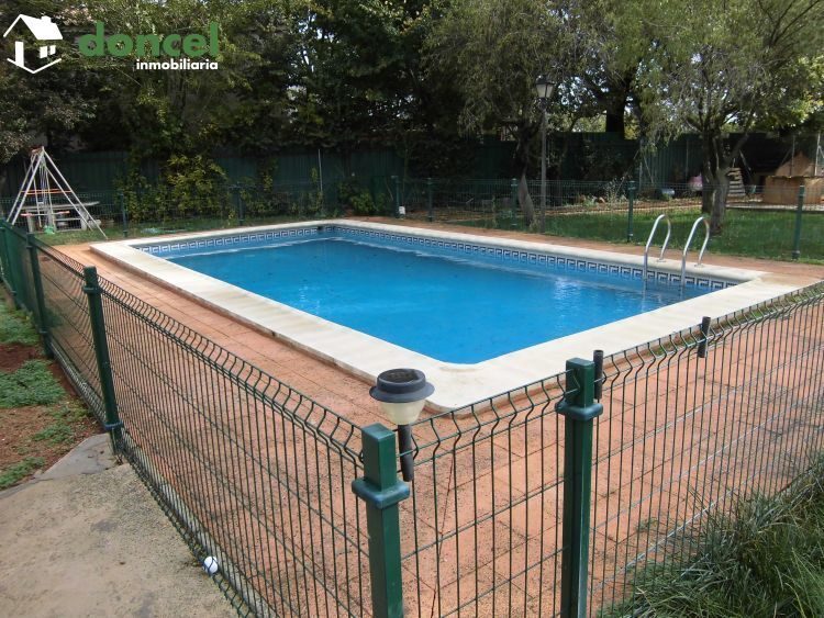 Inmobiliaria Doncel, vende, CASA AISLADA EN ZONA POBLACHUELA DE CIUDAD REAL, excelente zona a unos minutos del centro de la ciudad, distribuida y en seis dependencias y cuatro baños, sobre parcela de  — Foto 14
