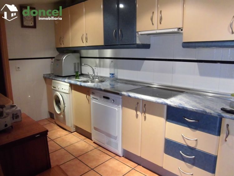 Inmobiliaria Doncel, vende, CASA AISLADA EN ZONA POBLACHUELA DE CIUDAD REAL, excelente zona a unos minutos del centro de la ciudad, distribuida y en seis dependencias y cuatro baños, sobre parcela de  — Foto 13