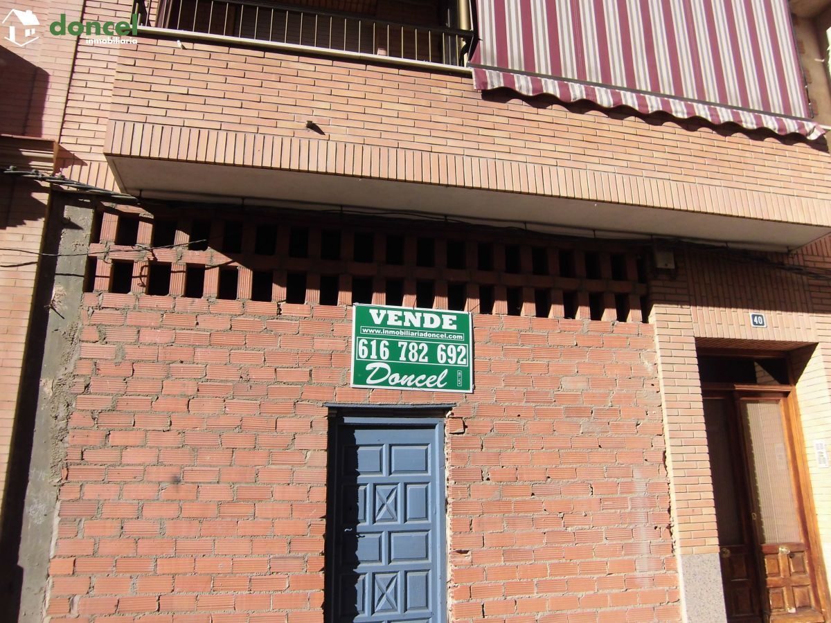 160909/2152634.- Local comercial en bruto, ubicado en CALZADA DE CTVA./C. Real, en zona muy céntrica de 210 m2., fachada de 5 m., se encuentra cercano a comercios, cercano a transporte público, cercan — Foto 6