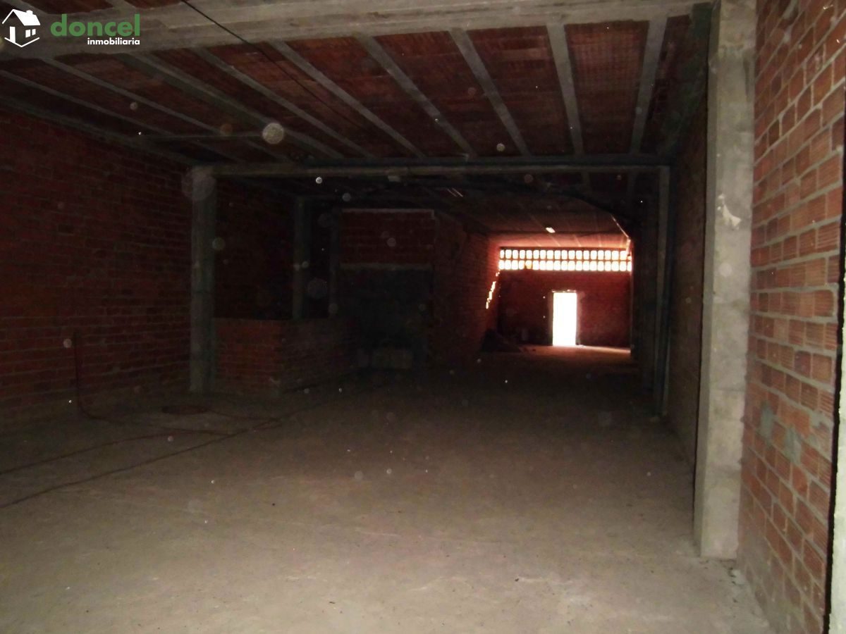 160909/2152634.- Local comercial en bruto, ubicado en CALZADA DE CTVA./C. Real, en zona muy céntrica de 210 m2., fachada de 5 m., se encuentra cercano a comercios, cercano a transporte público, cercan — Foto 5
