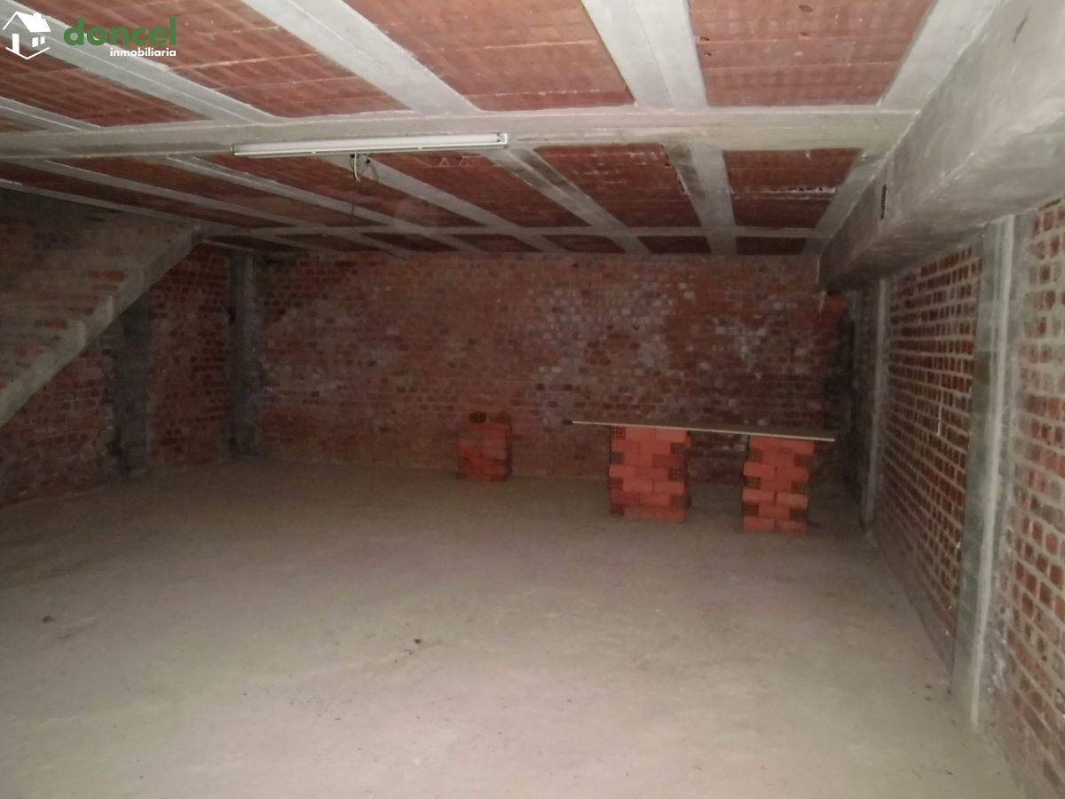 160909/2152634.- Local comercial en bruto, ubicado en CALZADA DE CTVA./C. Real, en zona muy céntrica de 210 m2., fachada de 5 m., se encuentra cercano a comercios, cercano a transporte público, cercan — Foto 3