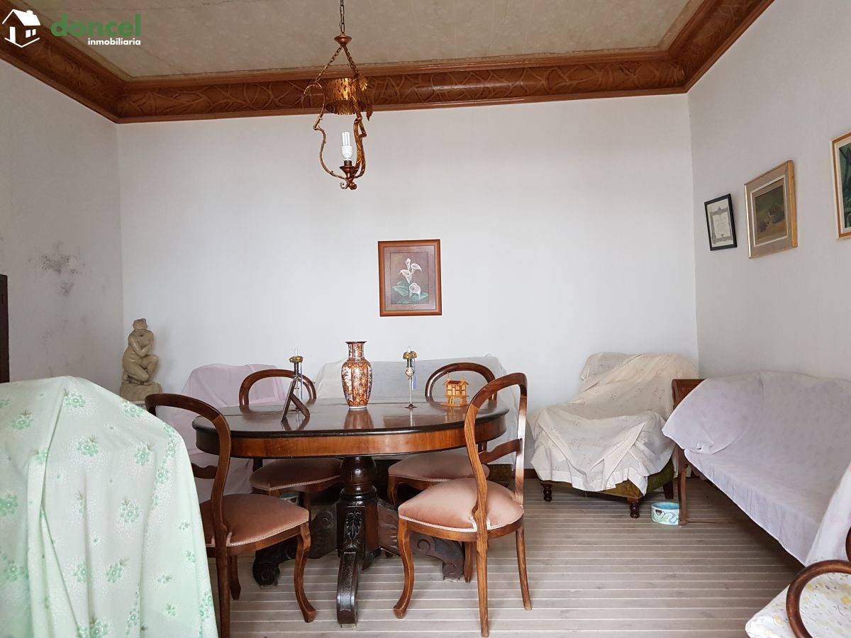 Inmobiliaria Doncel, vende, TÍPICA CASA NOBLE EN ALMAGRO/C. Real, a un minuto de la Pza. Mayor, distribuida en zona de vivienda y zona de trabajo, con patio central de 40 m2. con columnas y pozo, sopo — Foto 6