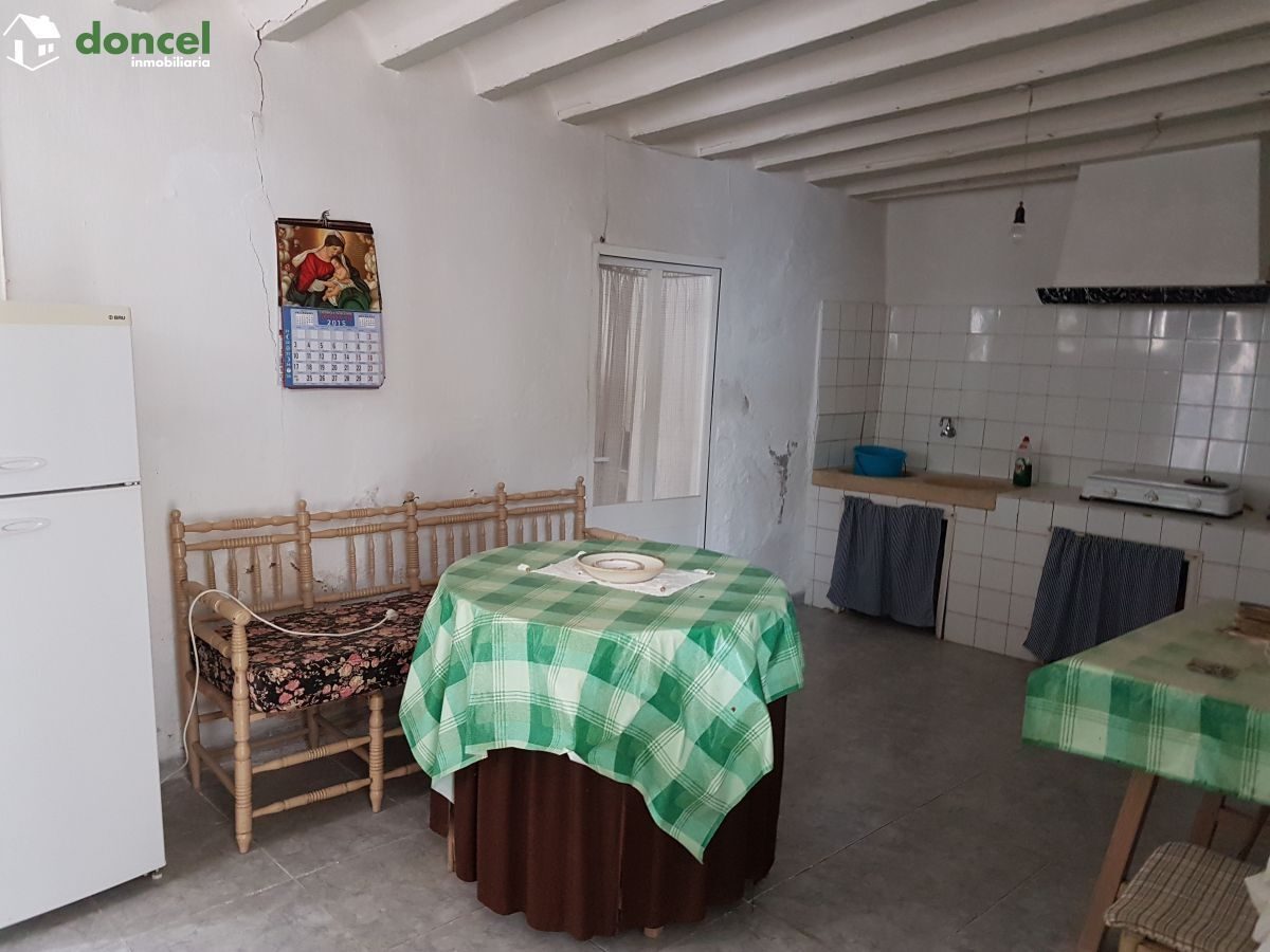 Inmobiliaria Doncel, vende, TÍPICA CASA NOBLE EN ALMAGRO/C. Real, a un minuto de la Pza. Mayor, distribuida en zona de vivienda y zona de trabajo, con patio central de 40 m2. con columnas y pozo, sopo — Foto 7