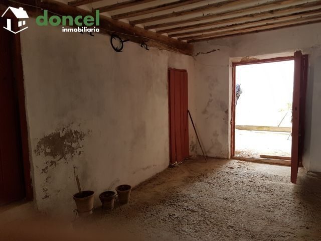 Inmobiliaria Doncel, vende, TÍPICA CASA NOBLE EN ALMAGRO/C. Real, a un minuto de la Pza. Mayor, distribuida en zona de vivienda y zona de trabajo, con patio central de 40 m2. con columnas y pozo, sopo — Foto 17
