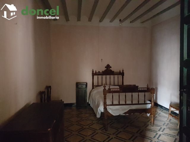Inmobiliaria Doncel, vende, TÍPICA CASA NOBLE EN ALMAGRO/C. Real, a un minuto de la Pza. Mayor, distribuida en zona de vivienda y zona de trabajo, con patio central de 40 m2. con columnas y pozo, sopo — Foto 14