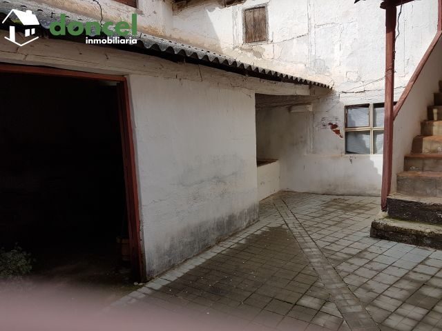 Inmobiliaria Doncel, vende, TÍPICA CASA NOBLE EN ALMAGRO/C. Real, a un minuto de la Pza. Mayor, distribuida en zona de vivienda y zona de trabajo, con patio central de 40 m2. con columnas y pozo, sopo — Foto 16
