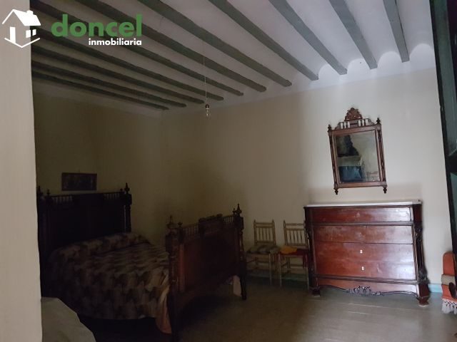 Inmobiliaria Doncel, vende, TÍPICA CASA NOBLE EN ALMAGRO/C. Real, a un minuto de la Pza. Mayor, distribuida en zona de vivienda y zona de trabajo, con patio central de 40 m2. con columnas y pozo, sopo — Foto 15