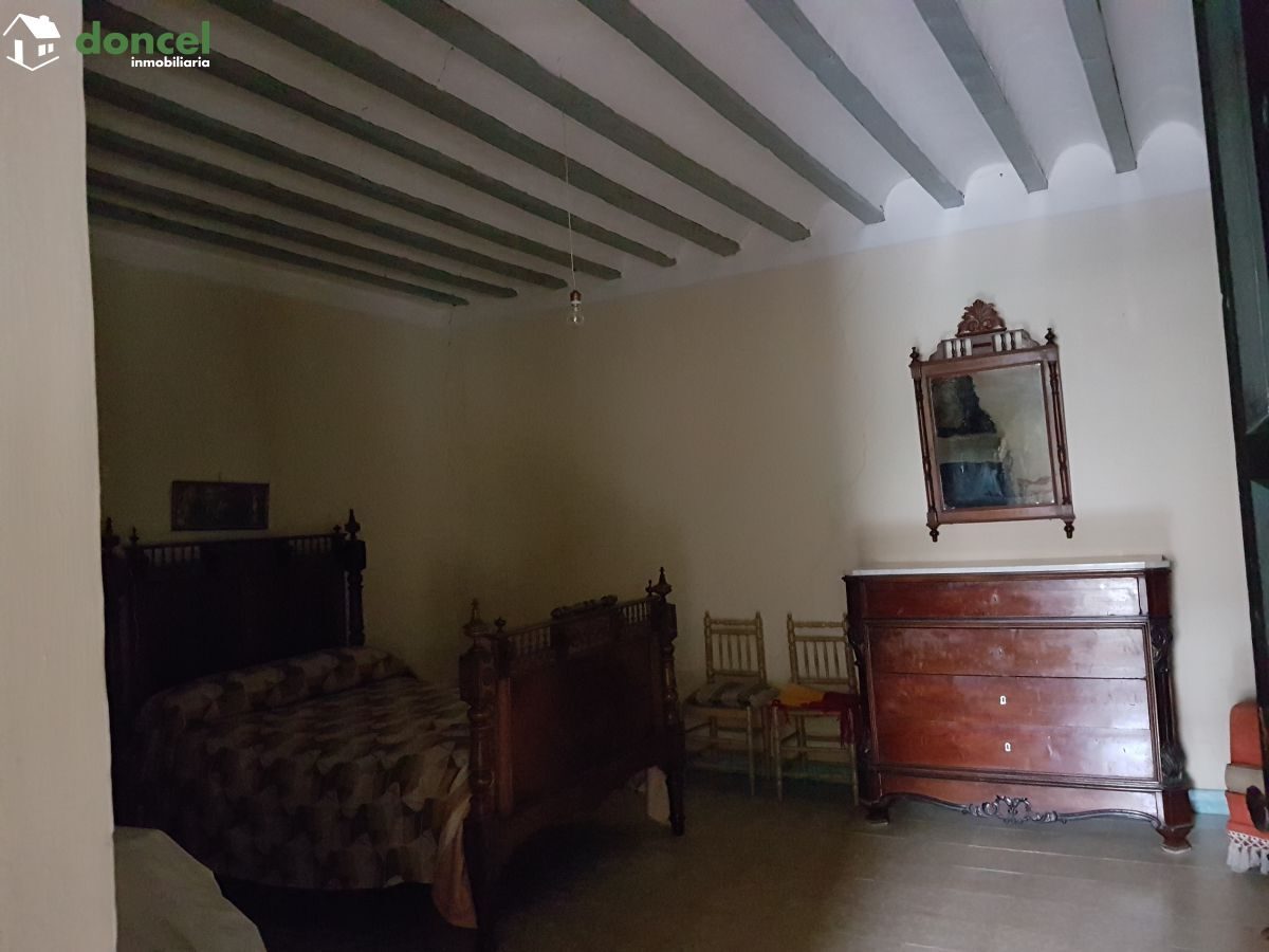 Inmobiliaria Doncel, vende, TÍPICA CASA NOBLE EN ALMAGRO/C. Real, a un minuto de la Pza. Mayor, distribuida en zona de vivienda y zona de trabajo, con patio central de 40 m2. con columnas y pozo, sopo — Foto 10