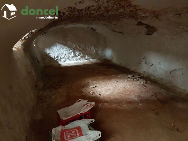 Inmobiliaria Doncel, vende, TÍPICA CASA NOBLE EN ALMAGRO/C. Real, a un minuto de la Pza. Mayor, distribuida en zona de vivienda y zona de trabajo, con patio central de 40 m2. con columnas y pozo, sopo — Foto 21