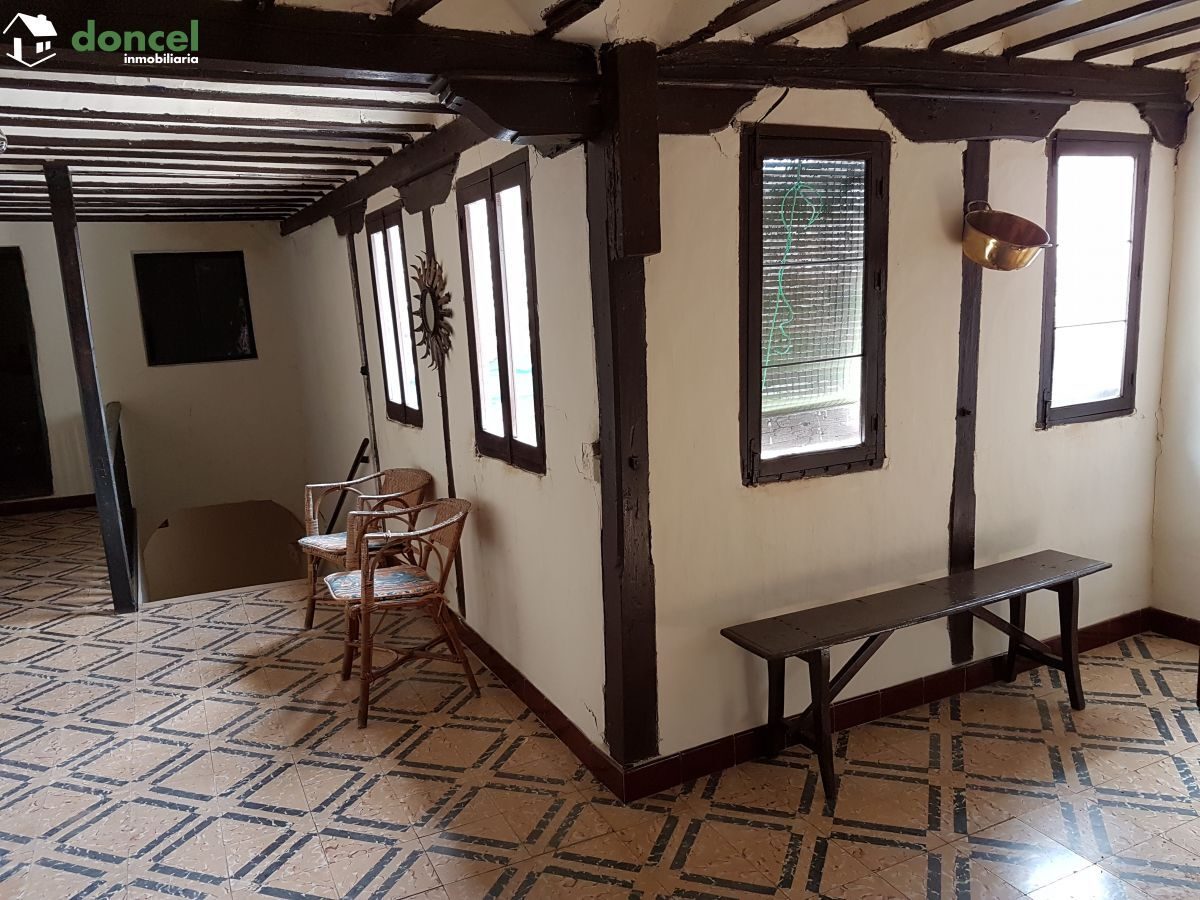 Inmobiliaria Doncel, vende, TÍPICA CASA NOBLE EN ALMAGRO/C. Real, a un minuto de la Pza. Mayor, distribuida en zona de vivienda y zona de trabajo, con patio central de 40 m2. con columnas y pozo, sopo — Foto 11