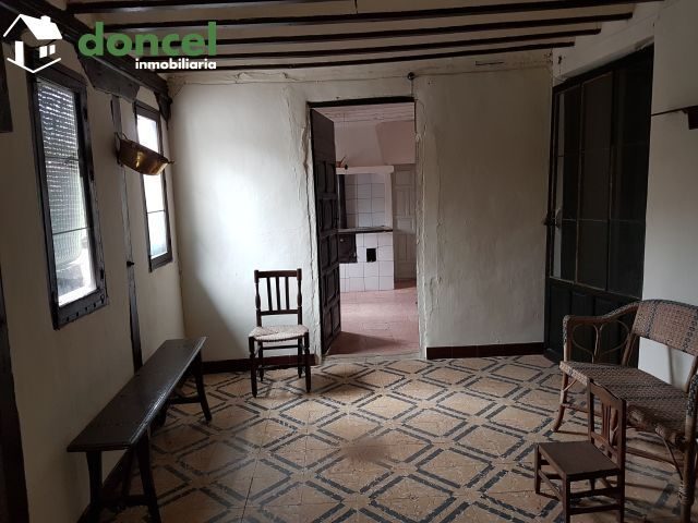 Inmobiliaria Doncel, vende, TÍPICA CASA NOBLE EN ALMAGRO/C. Real, a un minuto de la Pza. Mayor, distribuida en zona de vivienda y zona de trabajo, con patio central de 40 m2. con columnas y pozo, sopo — Foto 13