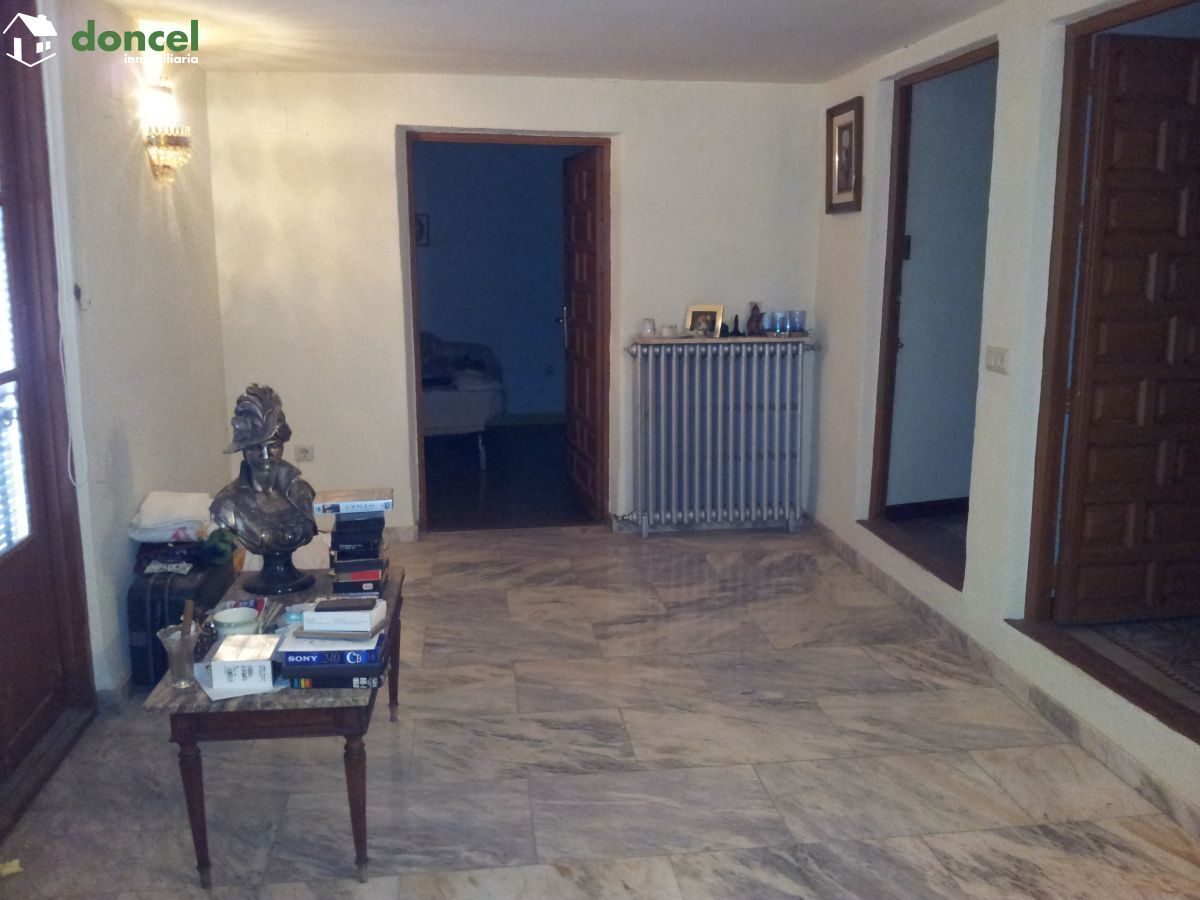 151204/1824565, CÉNTRICA CASA EN ALMAGRO, junto a su monumental Plaza, en el barrio noble de la ciudad, todos los servicios a su alrededor, distribuida en dos plantas en las que se ubican 11 dependenc — Foto 11