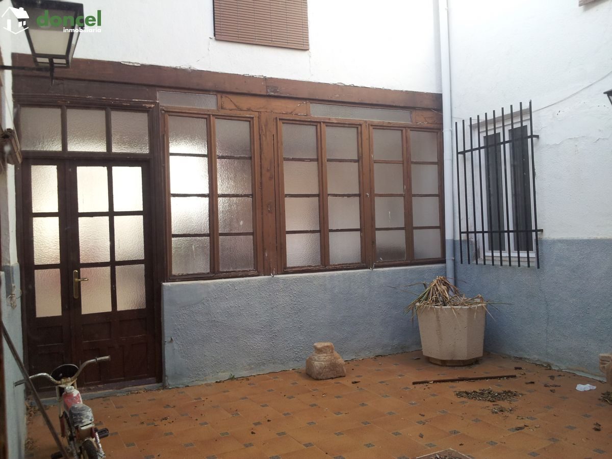 151204/1824565, CÉNTRICA CASA EN ALMAGRO, junto a su monumental Plaza, en el barrio noble de la ciudad, todos los servicios a su alrededor, distribuida en dos plantas en las que se ubican 11 dependenc — Foto 9