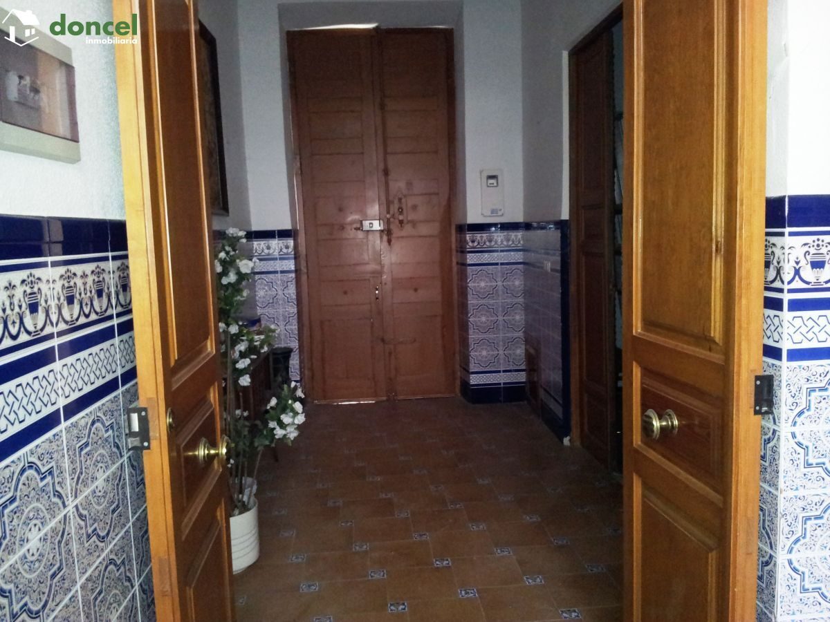 151204/1824565, CÉNTRICA CASA EN ALMAGRO, junto a su monumental Plaza, en el barrio noble de la ciudad, todos los servicios a su alrededor, distribuida en dos plantas en las que se ubican 11 dependenc — Foto 6