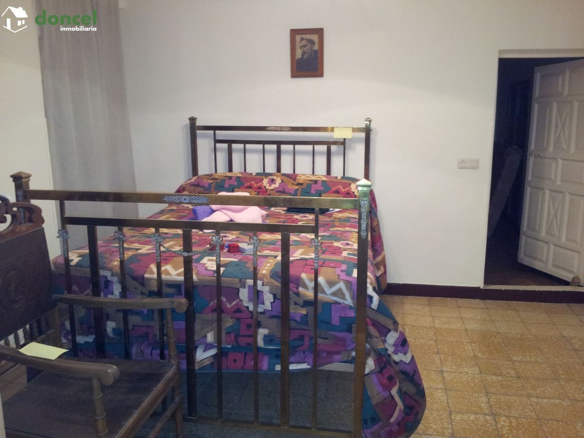 151204/1824565, CÉNTRICA CASA EN ALMAGRO, junto a su monumental Plaza, en el barrio noble de la ciudad, todos los servicios a su alrededor, distribuida en dos plantas en las que se ubican 11 dependenc — Foto 10