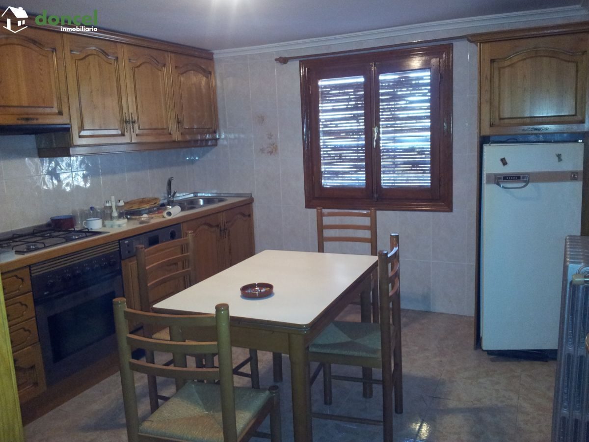 151204/1824565, CÉNTRICA CASA EN ALMAGRO, junto a su monumental Plaza, en el barrio noble de la ciudad, todos los servicios a su alrededor, distribuida en dos plantas en las que se ubican 11 dependenc — Foto 5