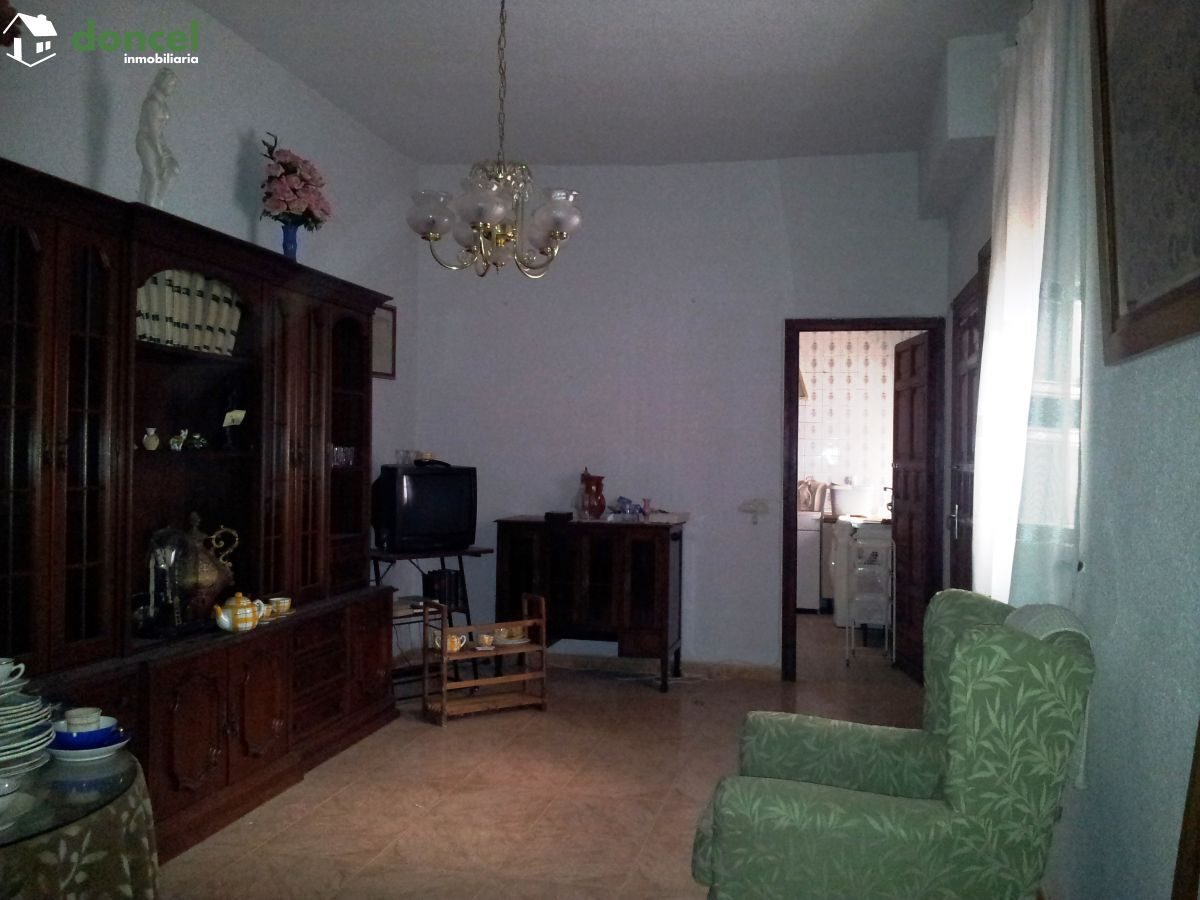 151204/1824565, CÉNTRICA CASA EN ALMAGRO, junto a su monumental Plaza, en el barrio noble de la ciudad, todos los servicios a su alrededor, distribuida en dos plantas en las que se ubican 11 dependenc — Foto 7