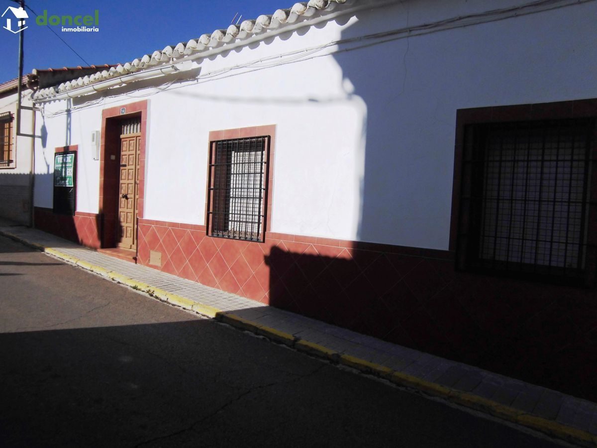 Inmobiliaria Doncel, vende, CASA DE PUEBLO EN BALLESTEROS DE CTVA./C. Real, se encuentra cercano a comercios, cercano a transporte público, cercano a colegios, cercano al centro, distribuida en cuatro — Foto 12