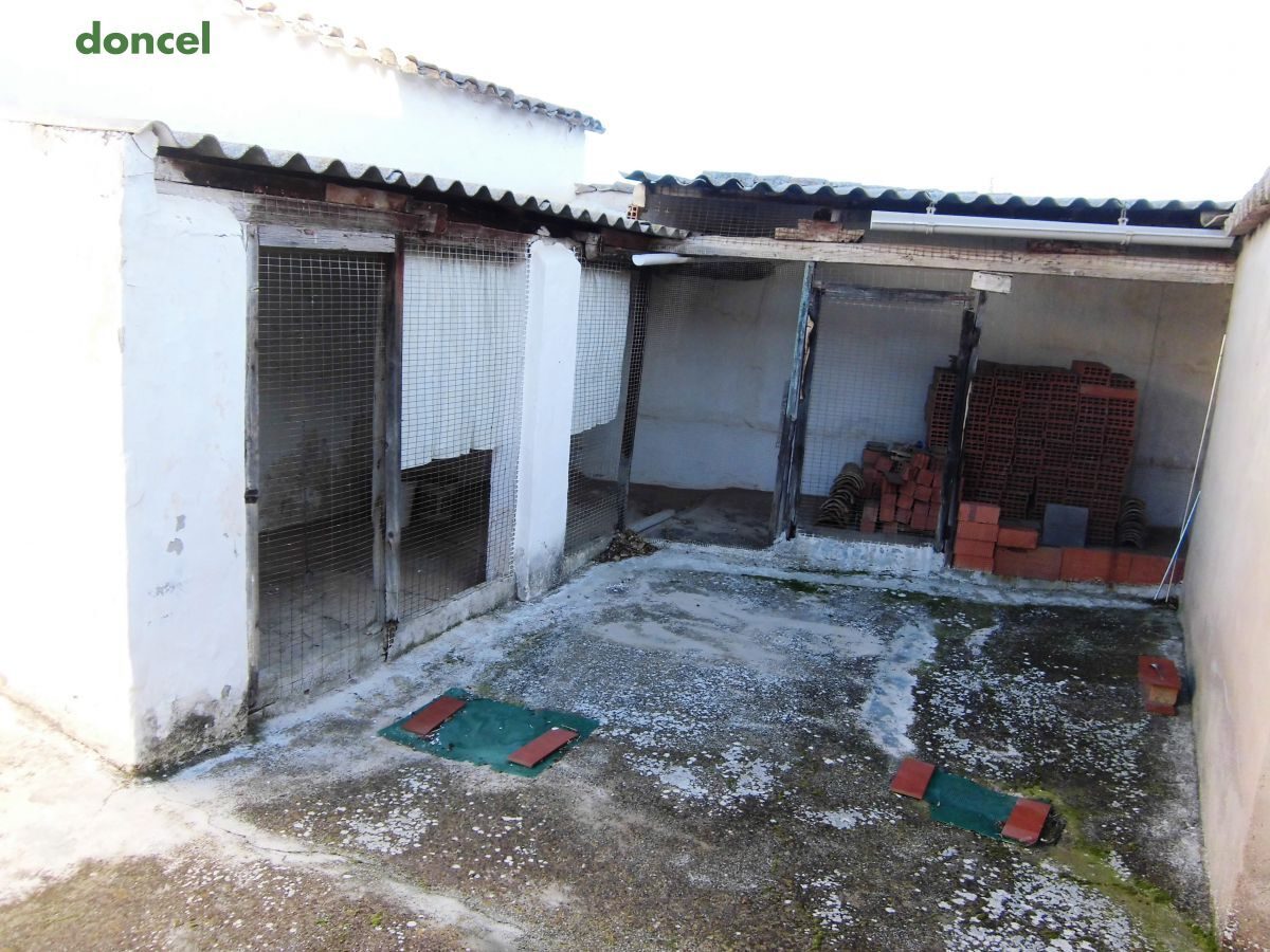 Inmobiliaria Doncel, vende, CASA DE PUEBLO EN BALLESTEROS DE CTVA./C. Real, se encuentra cercano a comercios, cercano a transporte público, cercano a colegios, cercano al centro, distribuida en cuatro — Foto 11