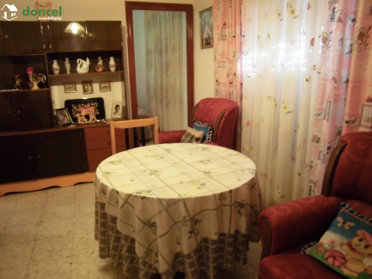 Inmobiliaria Doncel, vende, CASA DE PUEBLO EN BALLESTEROS DE CTVA./C. Real, se encuentra cercano a comercios, cercano a transporte público, cercano a colegios, cercano al centro, distribuida en cuatro — Foto 8