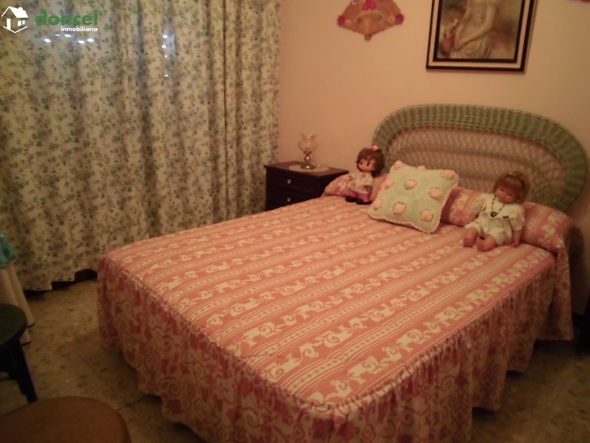 Inmobiliaria Doncel, vende, CASA DE PUEBLO EN BALLESTEROS DE CTVA./C. Real, se encuentra cercano a comercios, cercano a transporte público, cercano a colegios, cercano al centro, distribuida en cuatro — Foto 5