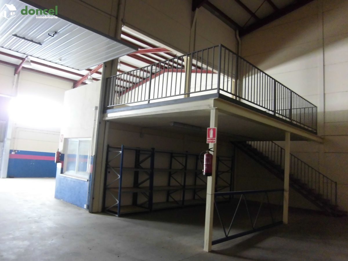 Inmobiliaria Doncel, vende para inversionistas, NAVE EN POLÍGONO INDUSTRIAL LA ESTRELLA DE MIGUELTURRA/C. Real con una superficie de 500 m2. (20x25), actualmente ARRENDADA, dispone de dos despachos, u — Foto 6