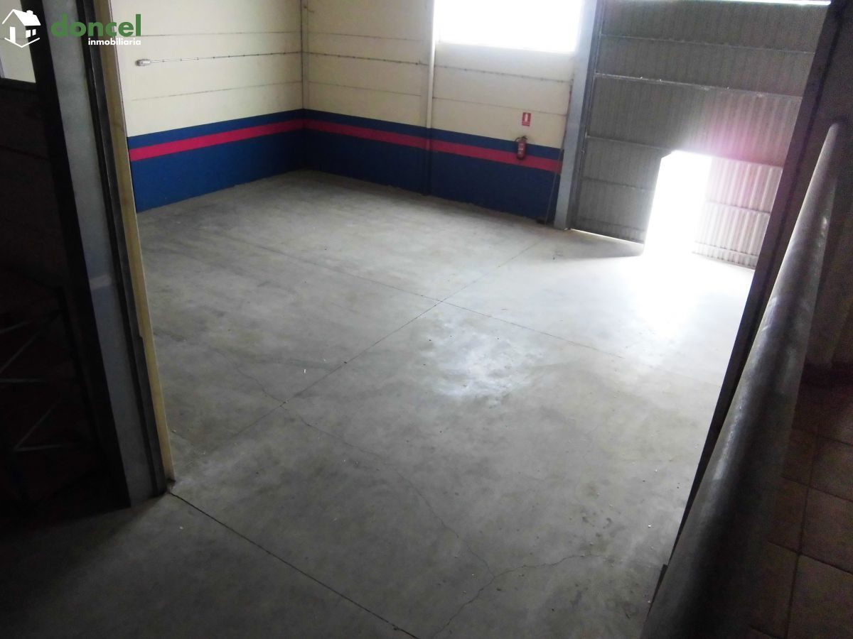 Inmobiliaria Doncel, vende para inversionistas, NAVE EN POLÍGONO INDUSTRIAL LA ESTRELLA DE MIGUELTURRA/C. Real con una superficie de 500 m2. (20x25), actualmente ARRENDADA, dispone de dos despachos, u — Foto 8