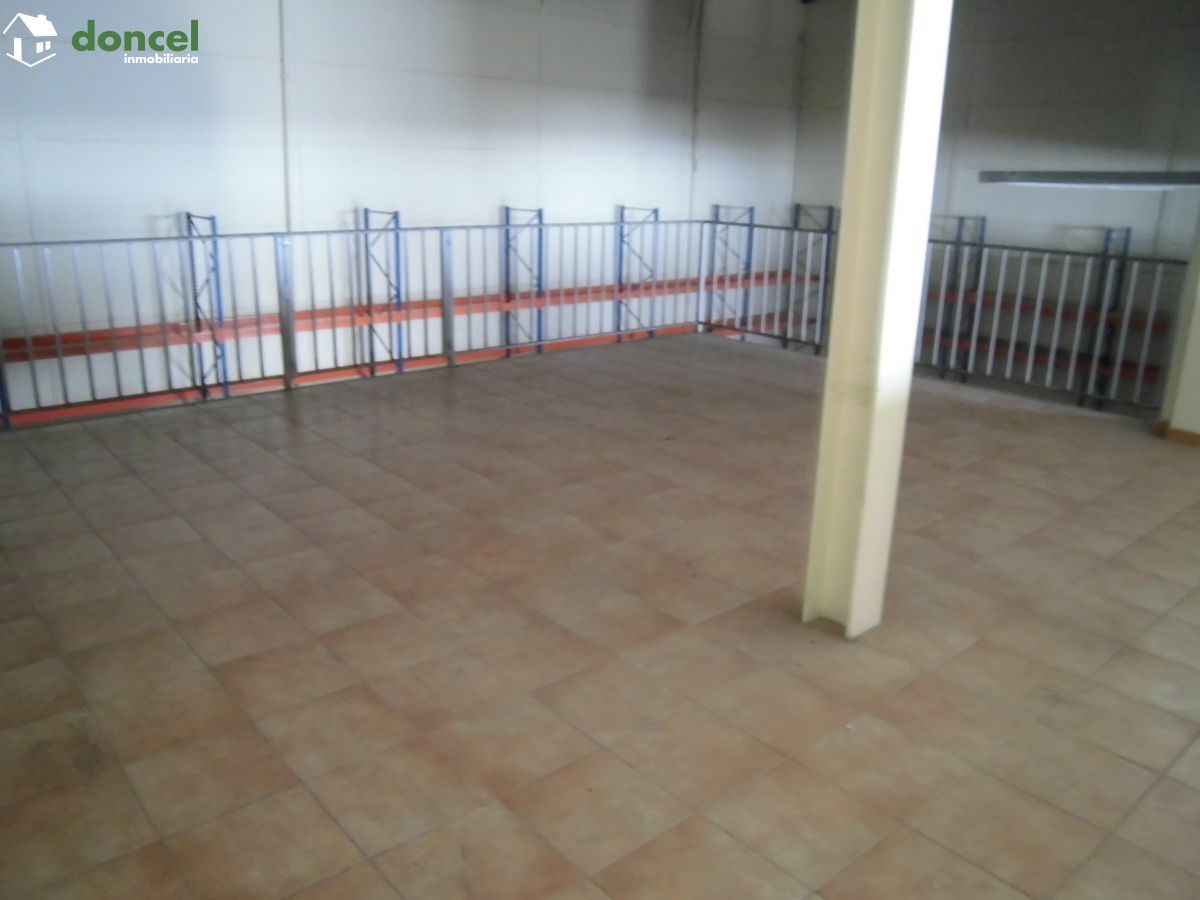 Inmobiliaria Doncel, vende para inversionistas, NAVE EN POLÍGONO INDUSTRIAL LA ESTRELLA DE MIGUELTURRA/C. Real con una superficie de 500 m2. (20x25), actualmente ARRENDADA, dispone de dos despachos, u — Foto 3