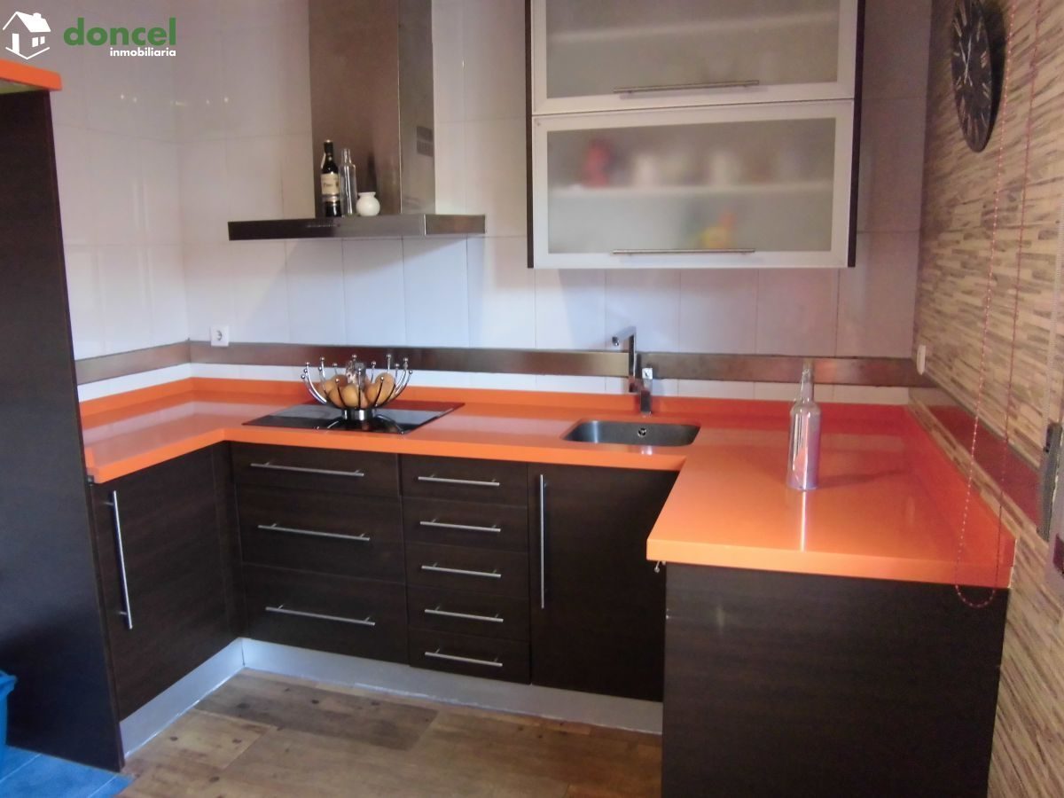 Inmobiliaria Doncel, vende,CASA UNIFAMILIAR EN ZONA NUEVA EXPANSIÓN DE POZUELO DE CTVA./C. Real,, a 10 minutos de la capital, se encuentra cercano a comercios, cercano a transporte público, cercano a  — Foto 2