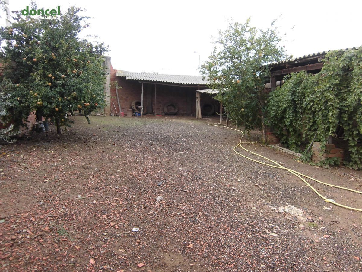181103/2483243.- Parcela urbana cerrada, con diversas construcciones en su interior, con una superficie de 640 m2., ubicada en la Colonia Peñuelas. — Foto 2