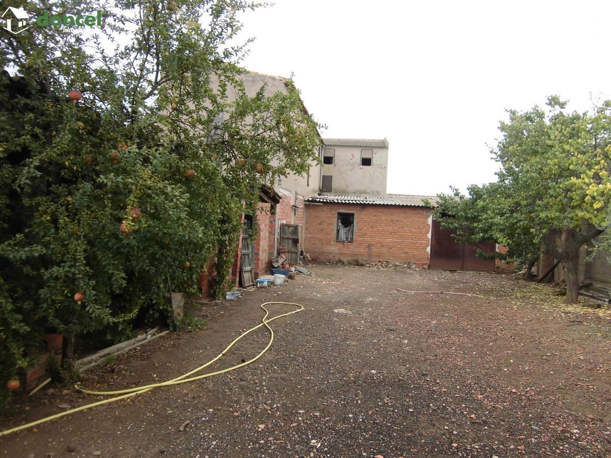 181103/2483243.- Parcela urbana cerrada, con diversas construcciones en su interior, con una superficie de 640 m2., ubicada en la Colonia Peñuelas. — Foto 4