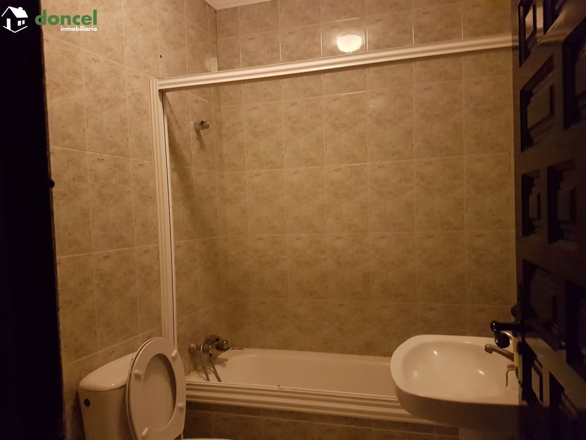 190404/2499681.- EN VENTA, INMUEBLE DE DOS PLANTAS EN POZUELO DE CALATRAVA/Ciudad Real, con licencia actualizada de Hostal-Restaurante-Bar, y amplia zona de aparcamiento de 2.000 m2., está distribuido — Foto 4
