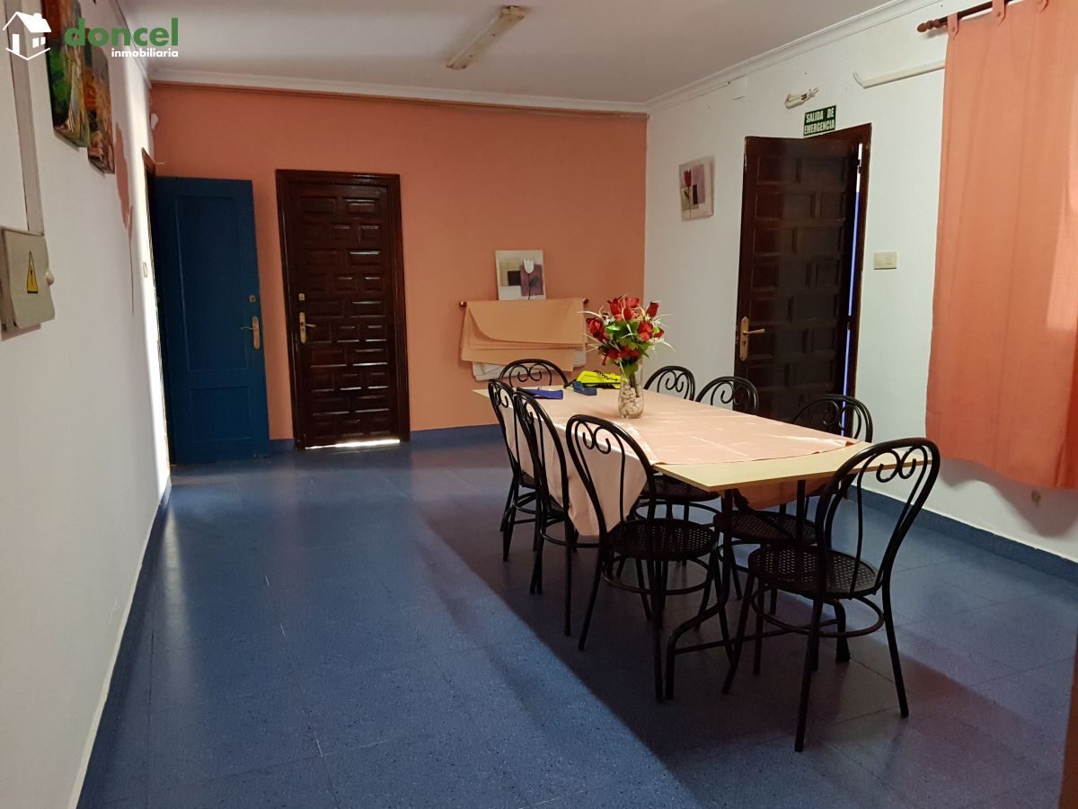 190404/2499681.- EN VENTA, INMUEBLE DE DOS PLANTAS EN POZUELO DE CALATRAVA/Ciudad Real, con licencia actualizada de Hostal-Restaurante-Bar, y amplia zona de aparcamiento de 2.000 m2., está distribuido — Foto 11