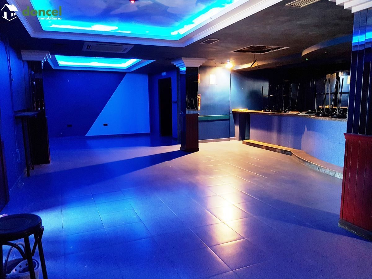 190404/2499681.- EN VENTA, INMUEBLE DE DOS PLANTAS EN POZUELO DE CALATRAVA/Ciudad Real, con licencia actualizada de Hostal-Restaurante-Bar, y amplia zona de aparcamiento de 2.000 m2., está distribuido — Foto 1