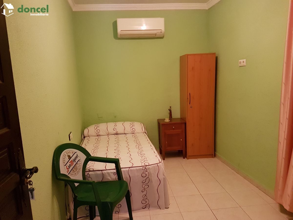 190404/2499681.- EN VENTA, INMUEBLE DE DOS PLANTAS EN POZUELO DE CALATRAVA/Ciudad Real, con licencia actualizada de Hostal-Restaurante-Bar, y amplia zona de aparcamiento de 2.000 m2., está distribuido — Foto 8