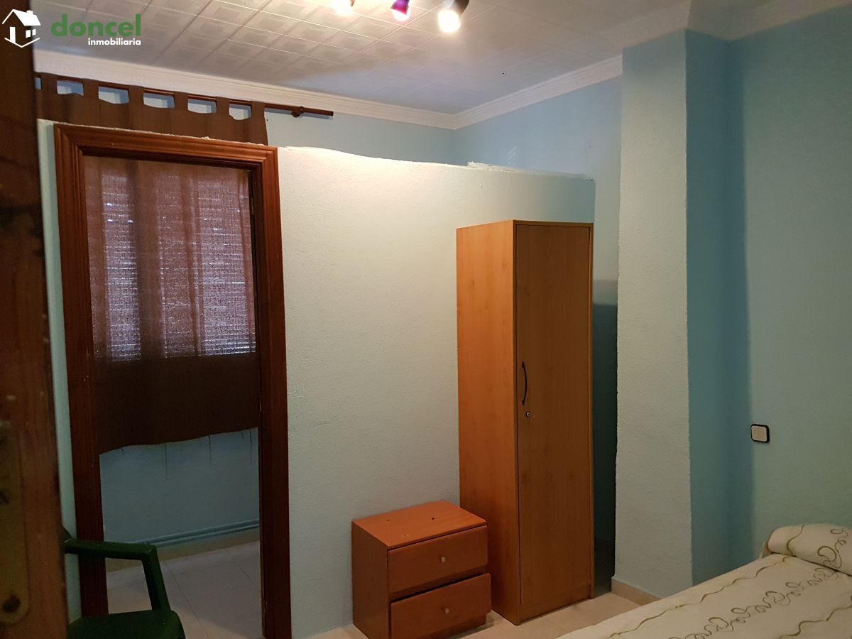 190404/2499681.- EN VENTA, INMUEBLE DE DOS PLANTAS EN POZUELO DE CALATRAVA/Ciudad Real, con licencia actualizada de Hostal-Restaurante-Bar, y amplia zona de aparcamiento de 2.000 m2., está distribuido — Foto 6