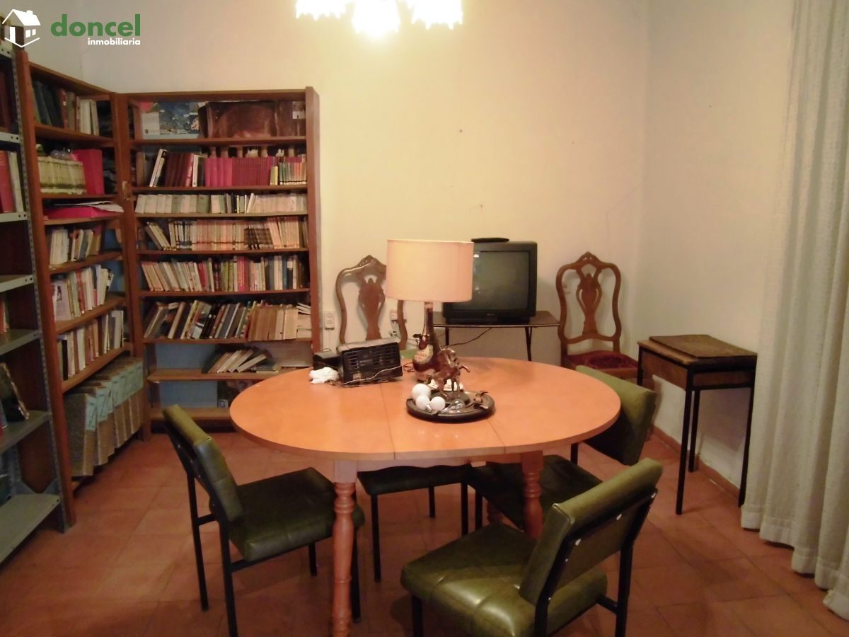 201007/2542244.- Inmobiliaria Doncel, vende, parcela de 351 metros cuadrados sobre la que se encuentra construida una CASA EN ALCOLEA DE CALATRAVA/Ciudad Real, se encuentra cercano a comercios, cercan — Foto 2