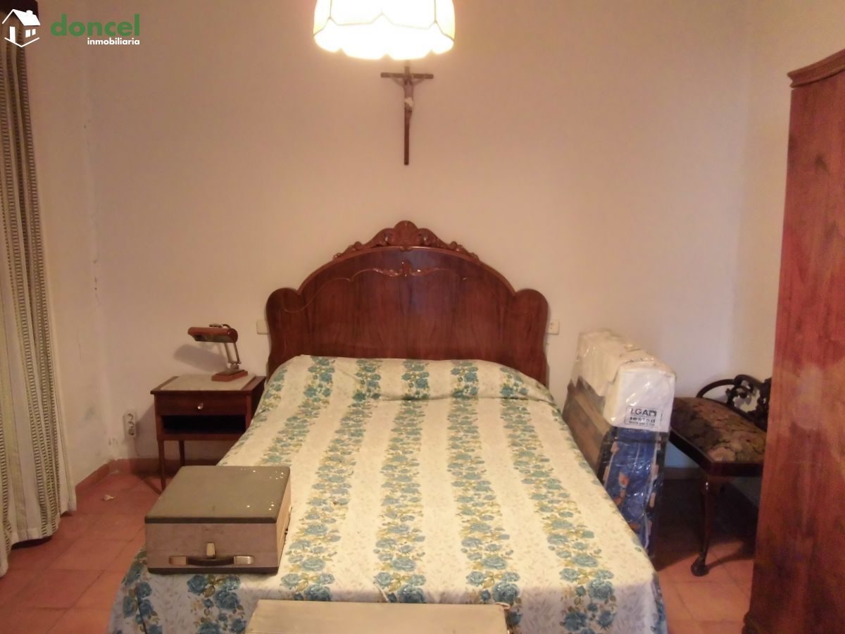 201007/2542244.- Inmobiliaria Doncel, vende, parcela de 351 metros cuadrados sobre la que se encuentra construida una CASA EN ALCOLEA DE CALATRAVA/Ciudad Real, se encuentra cercano a comercios, cercan — Foto 5
