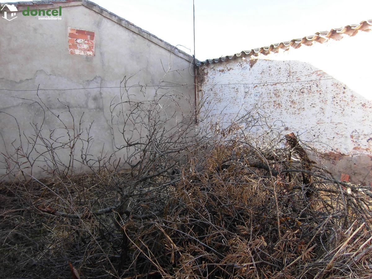 201007/2542244.- Inmobiliaria Doncel, vende, parcela de 351 metros cuadrados sobre la que se encuentra construida una CASA EN ALCOLEA DE CALATRAVA/Ciudad Real, se encuentra cercano a comercios, cercan — Foto 11