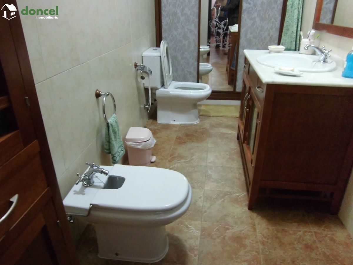 210304/2551805, Inmobiliaria Doncel, vende, EN TORRALBA DE CALATRAVA/C. Real, casa de pueblo, con distintas dependencias,y cocina campera, construida sobre parcela de 340 m2. , tiene dos patios, carpi — Foto 4