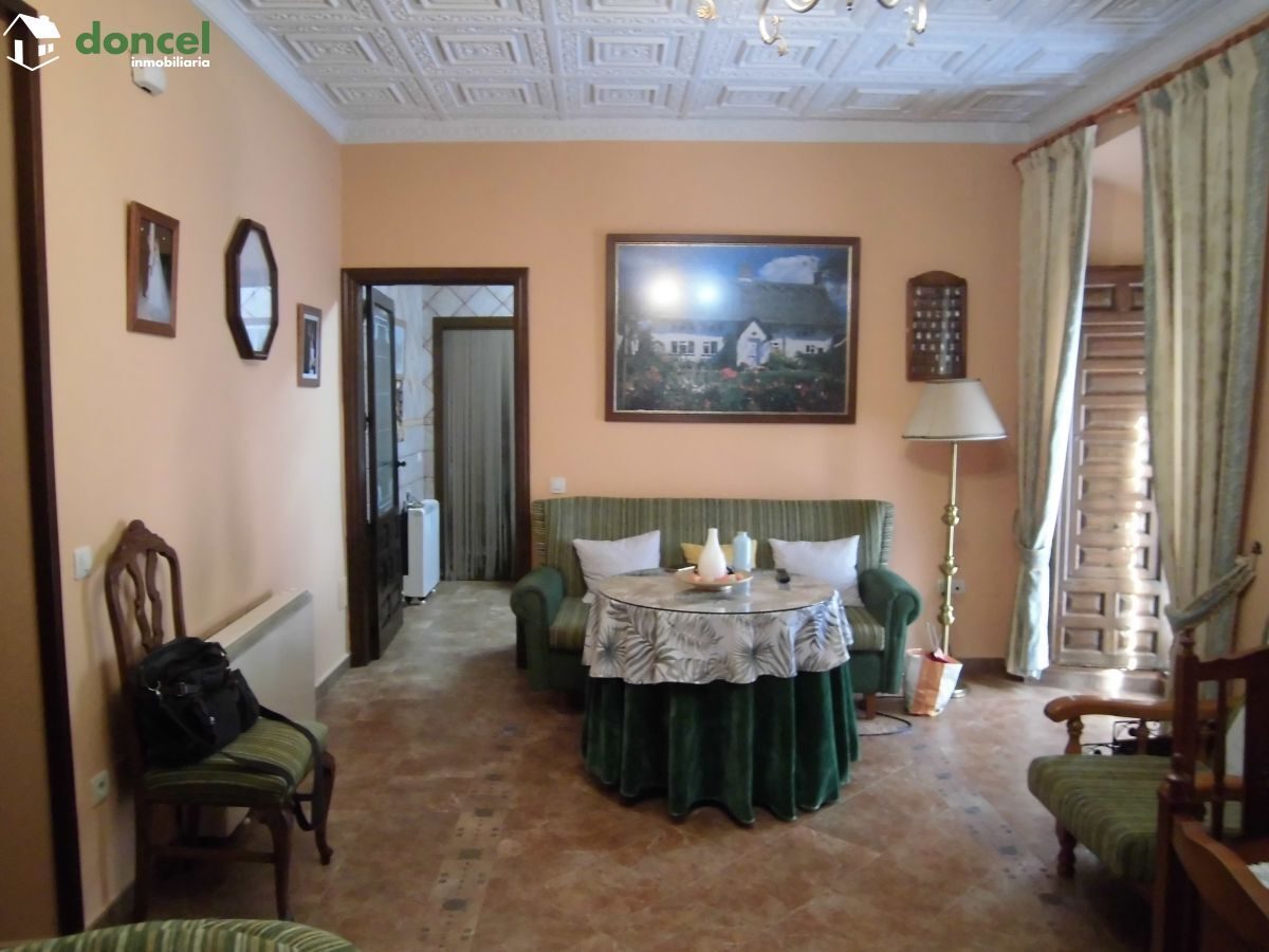 210304/2551805, Inmobiliaria Doncel, vende, EN TORRALBA DE CALATRAVA/C. Real, casa de pueblo, con distintas dependencias,y cocina campera, construida sobre parcela de 340 m2. , tiene dos patios, carpi — Foto 2