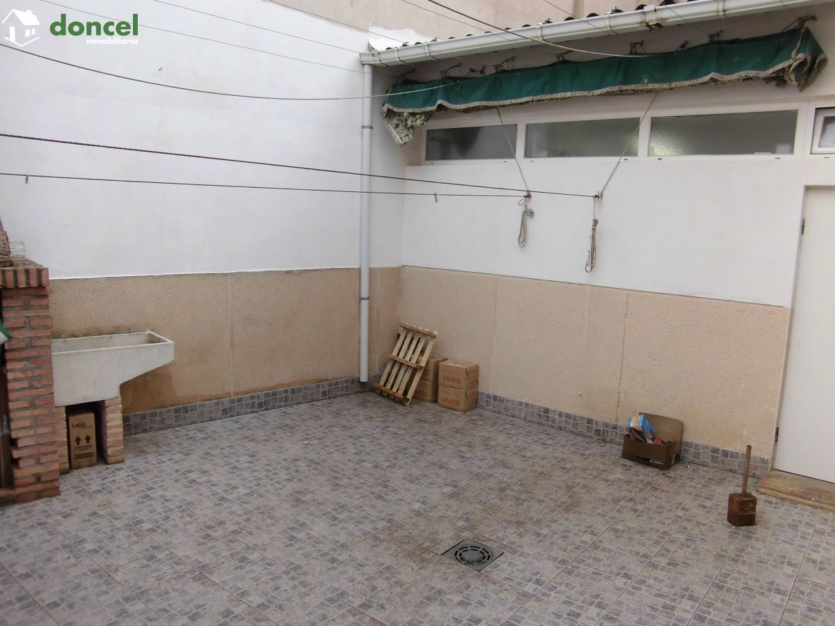 210304/2551805, Inmobiliaria Doncel, vende, EN TORRALBA DE CALATRAVA/C. Real, casa de pueblo, con distintas dependencias,y cocina campera, construida sobre parcela de 340 m2. , tiene dos patios, carpi — Foto 8