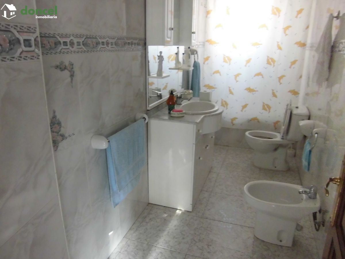 210304/2551805, Inmobiliaria Doncel, vende, EN TORRALBA DE CALATRAVA/C. Real, casa de pueblo, con distintas dependencias,y cocina campera, construida sobre parcela de 340 m2. , tiene dos patios, carpi — Foto 12