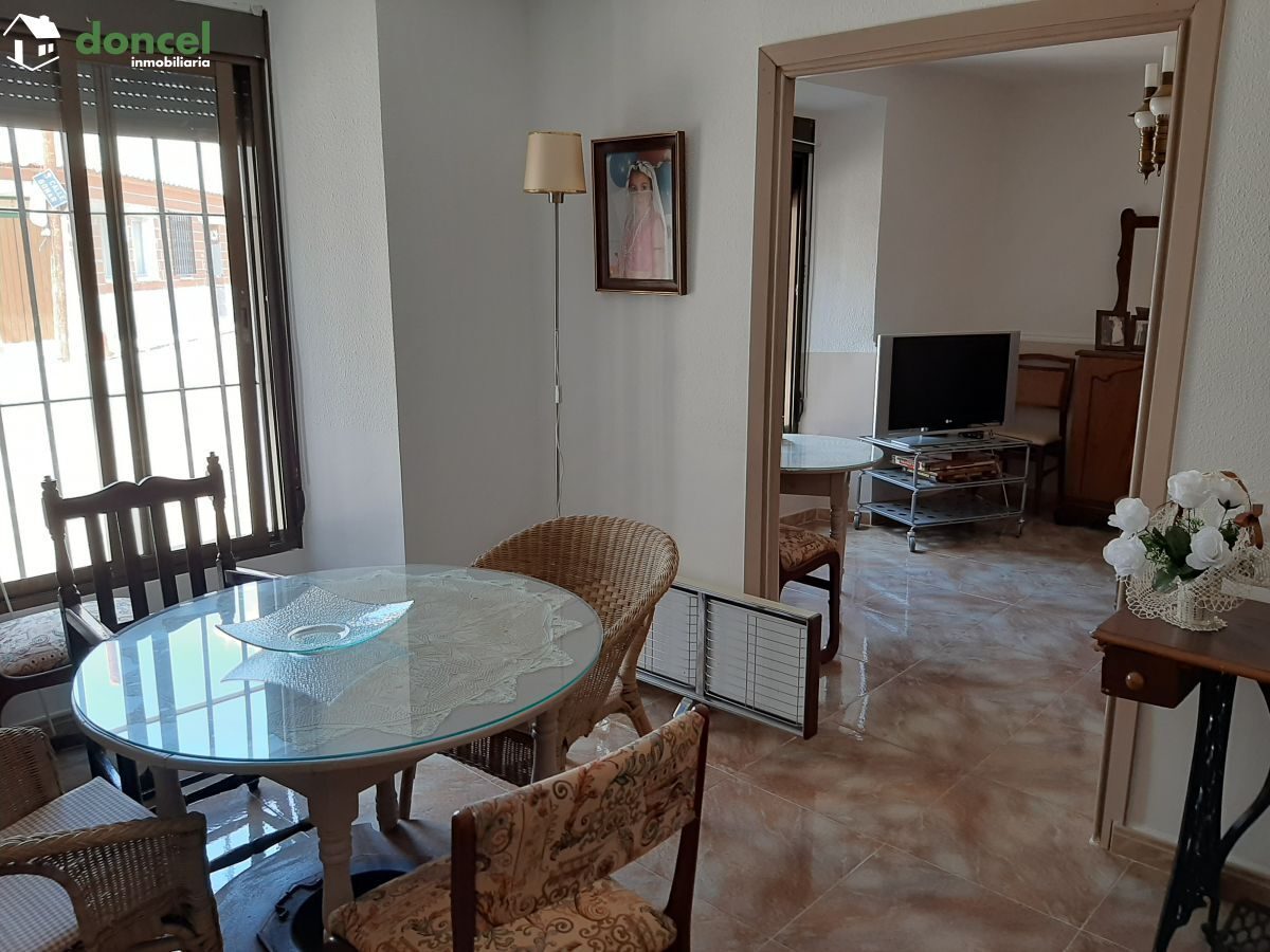 210603/2558012.- Inmobiliaria Doncel, vende, CASA DE PUEBLO EN GRANATULA DE CALATRAVA/Ciudad Real, se encuentra cercano a comercios, cercano a transporte público, cercano a colegios, cercano al centro — Foto 4